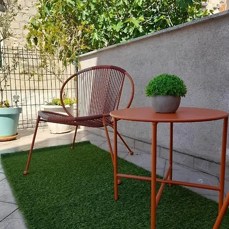 & Lasta Apartment *