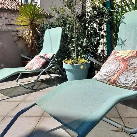 & Lasta Apartment *