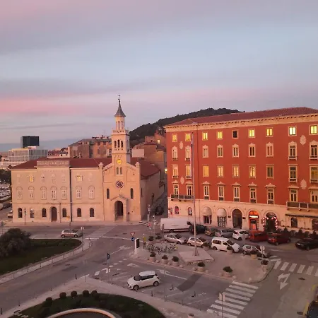 & Lasta Διαμέρισμα Σπλιτ