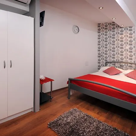 & Lasta Apartment *