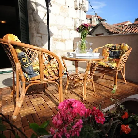 & Lasta Apartment *