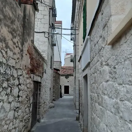 & Lasta * Split